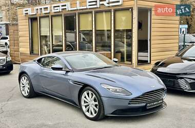 Aston Martin DB11  2017