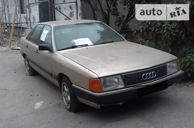 Audi 100  1981