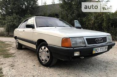 Audi 100  1990