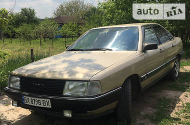 Audi 100  1985