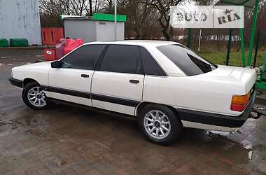 Audi 100  1990