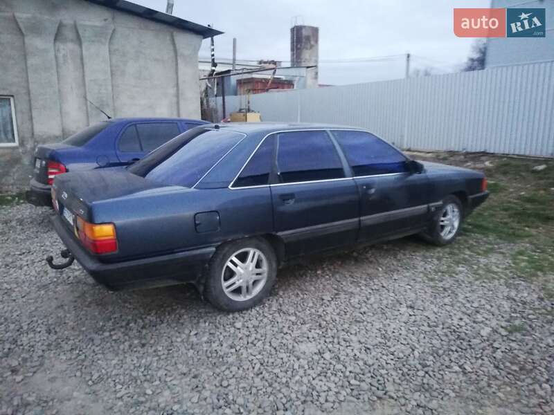 Седан Audi 100 1990 в Чернівцях
