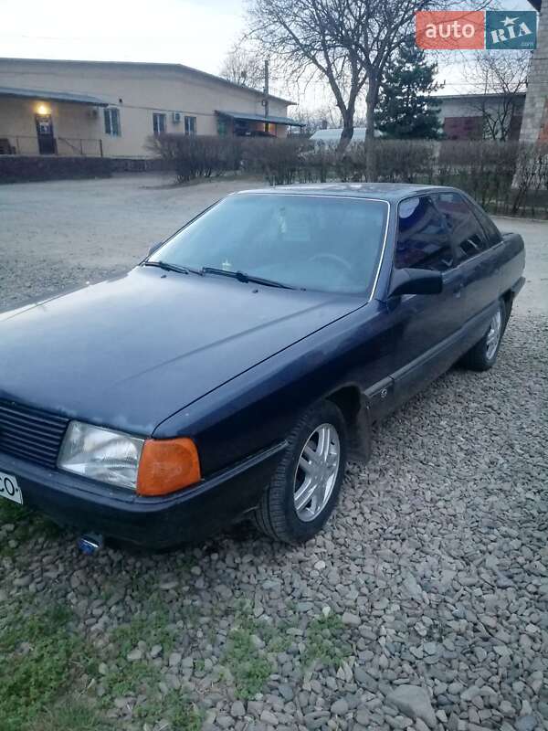 Седан Audi 100 1990 в Чернівцях