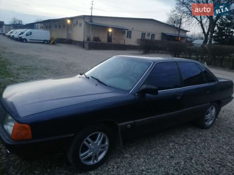 Седан Audi 100 1990 в Чернівцях