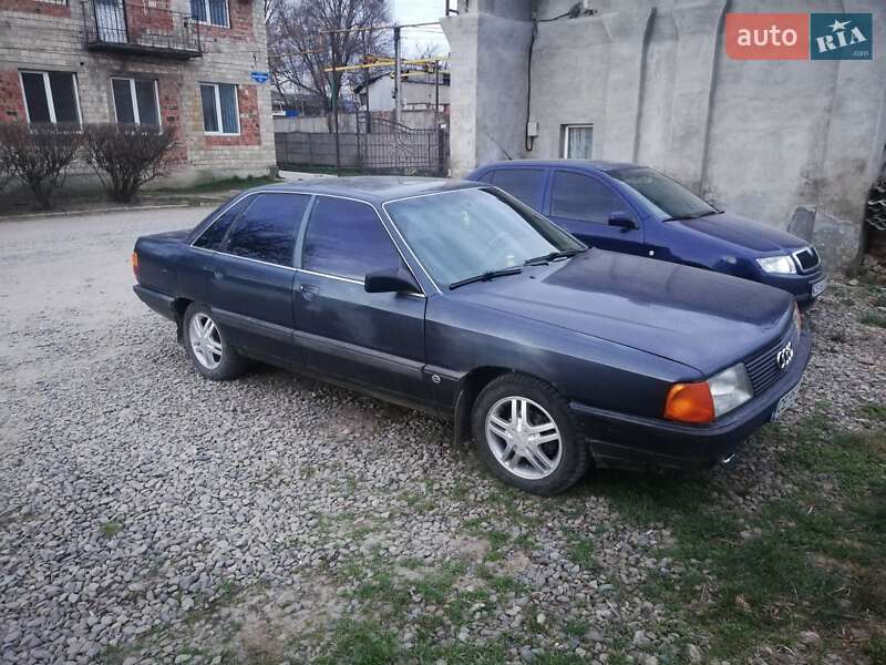 Седан Audi 100 1990 в Чернівцях