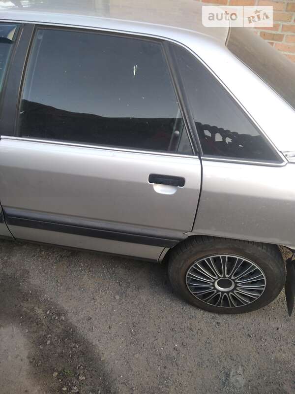 Audi 100