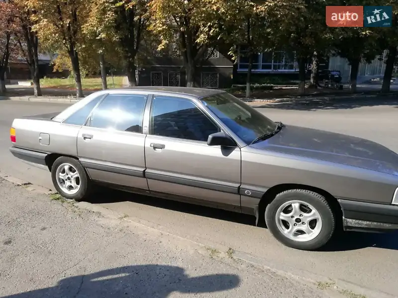 Audi 100
