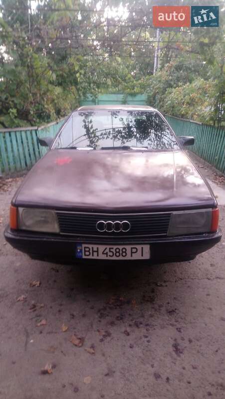 Audi 100