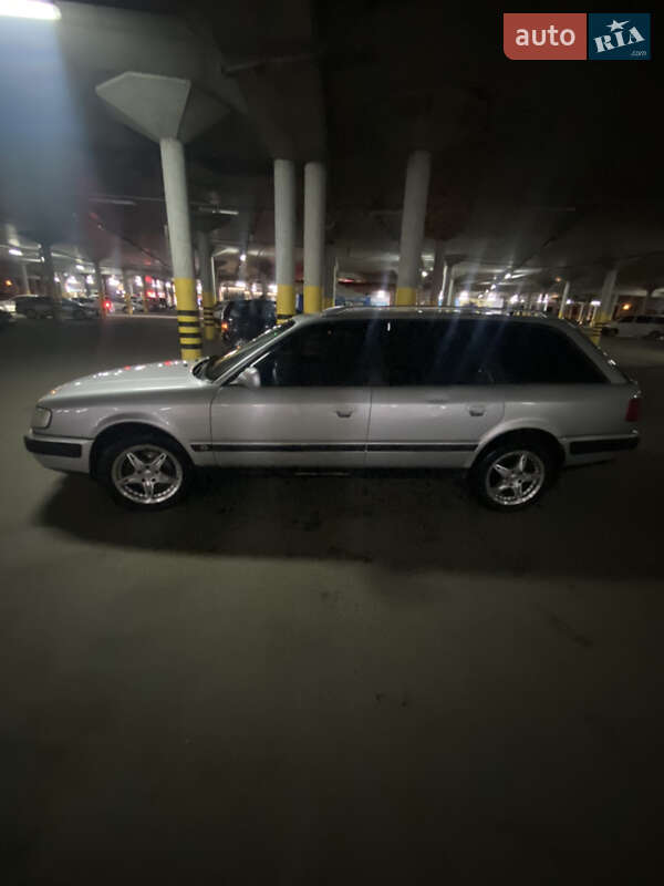 Audi 100