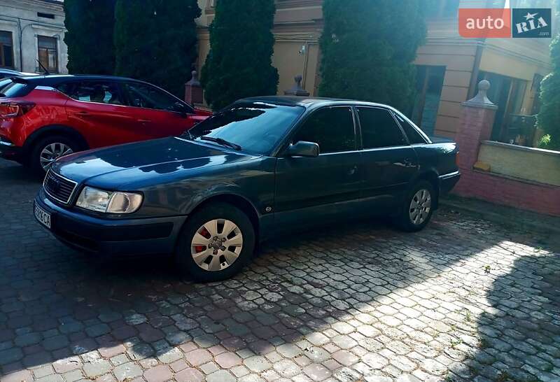 Audi 100