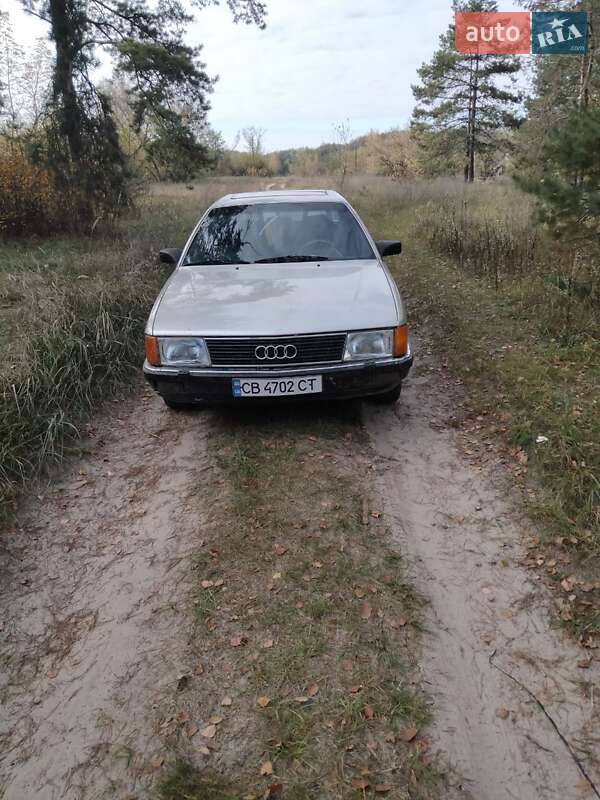 Седан Audi 100