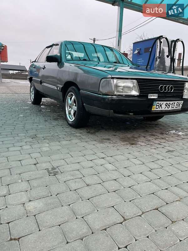 Седан Audi 100 1986 в Березному