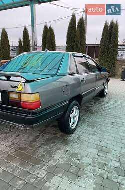 Седан Audi 100 1986 в Березному