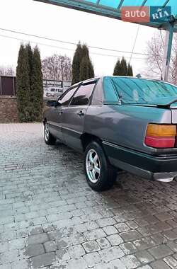 Седан Audi 100 1986 в Березному