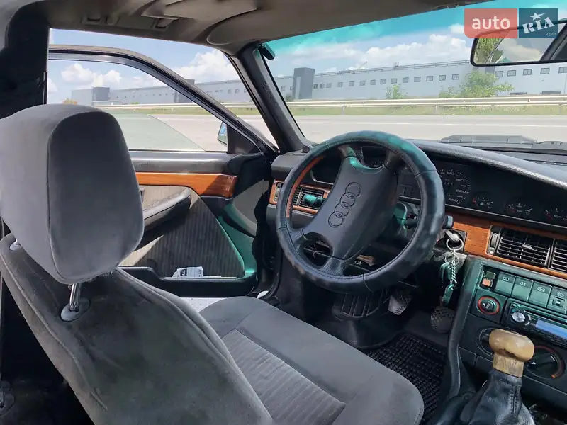 Audi 100