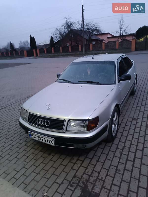 Седан Audi 100 1993 в Полонном