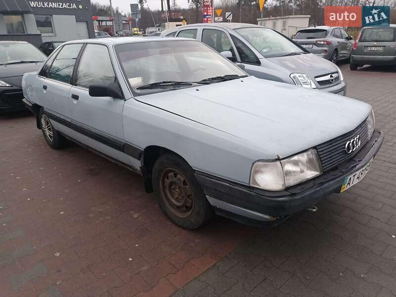 Audi 100