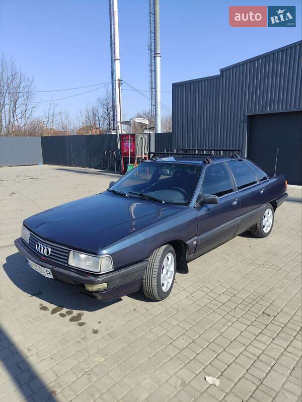 Audi 100