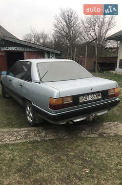 Седан Audi 100 1983 в Кельменцях