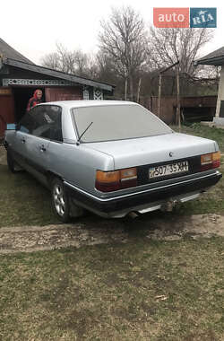 Седан Audi 100 1983 в Кельменцях