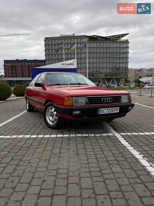 Audi 100