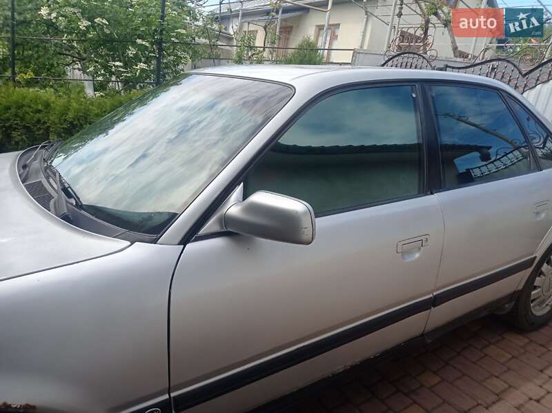 Седан Audi 100 1992 в Чернівцях