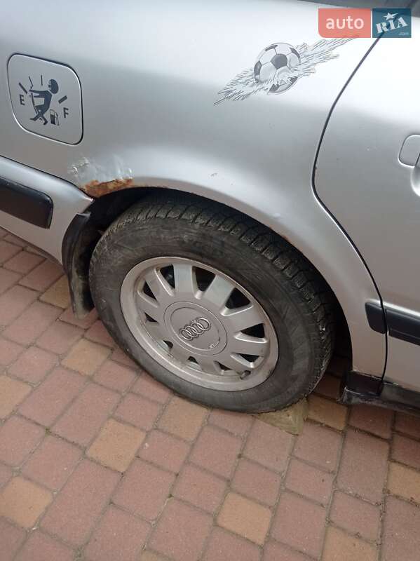 Седан Audi 100 1992 в Чернівцях