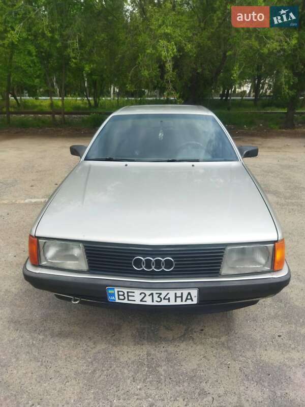 Audi 100