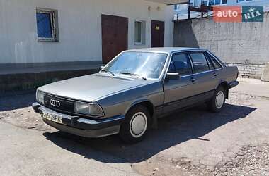 Audi 100  1982