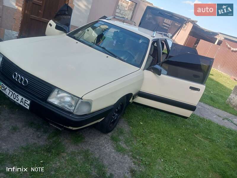 Универсал Audi 100 1990 в Млинове