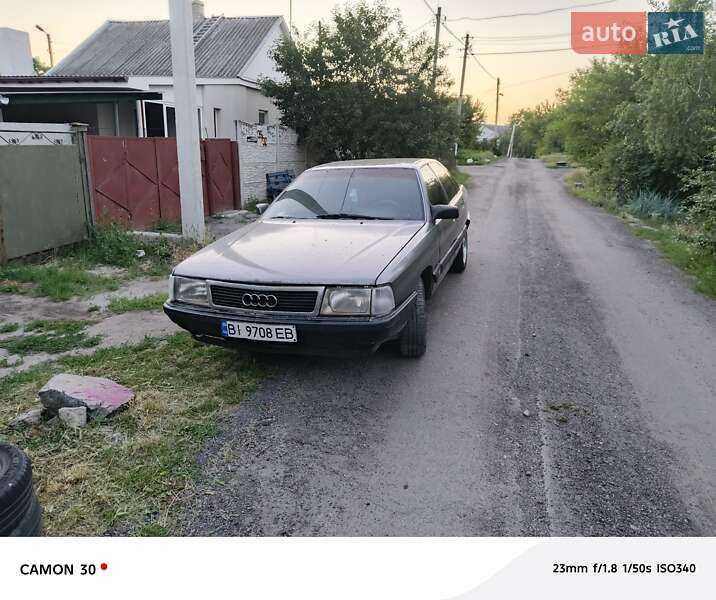 Седан Audi 100