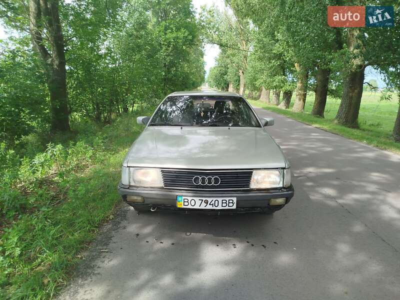 Audi 100