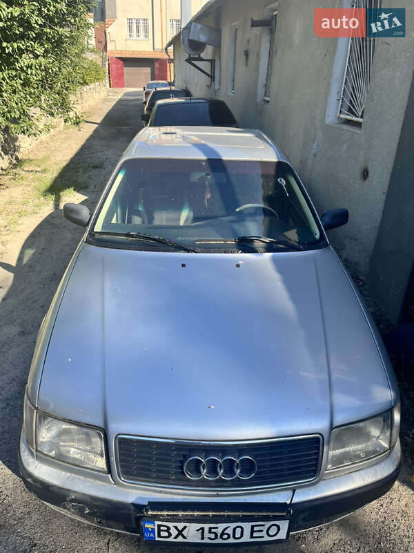 Audi 100