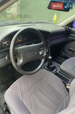 Седан Audi 100 1992 в Неполоковцах