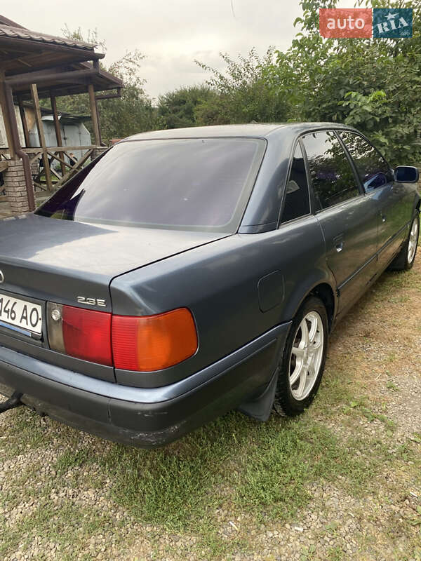 Седан Audi 100 1992 в Неполоковцах