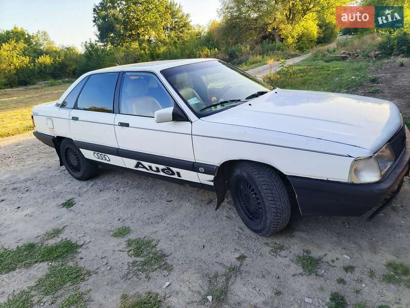 Audi 100