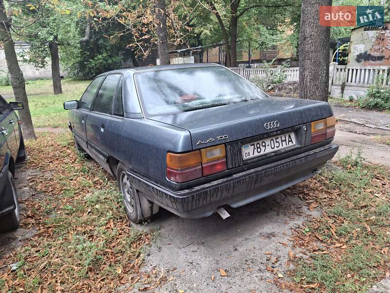 Audi 100