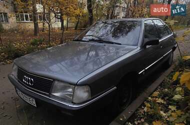Audi 100  1990