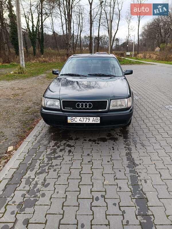 Audi 100