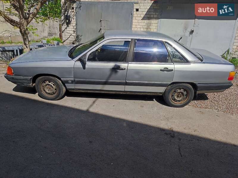 Audi 100