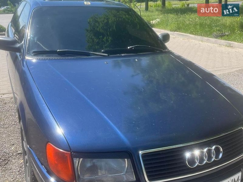Audi 100