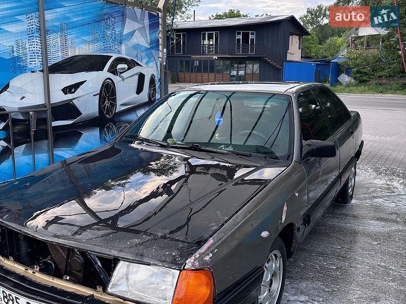 Audi 100