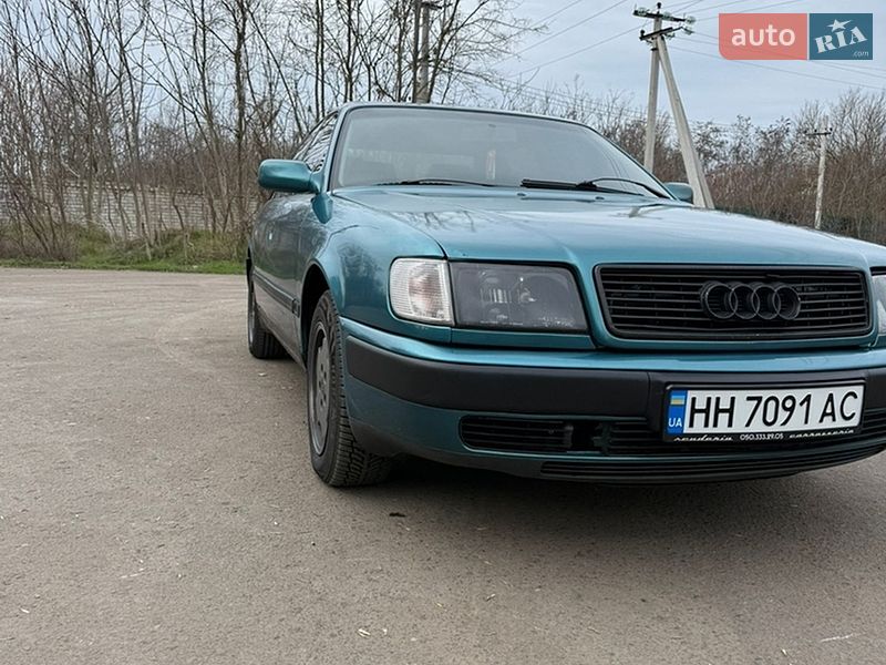 Audi 100