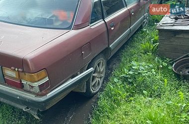 Седан Audi 100 1982 в Хотині