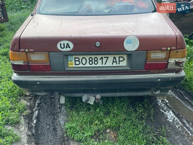 Седан Audi 100 1982 в Хотині