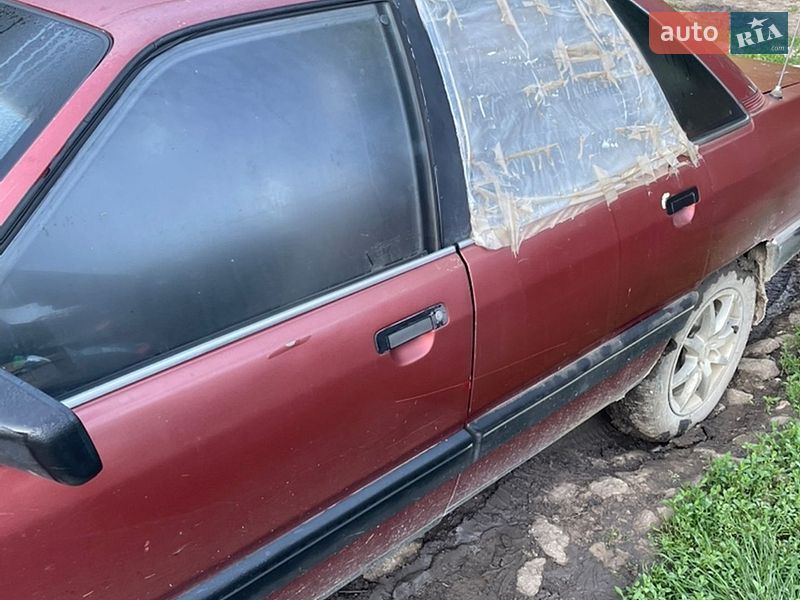 Седан Audi 100 1982 в Хотині