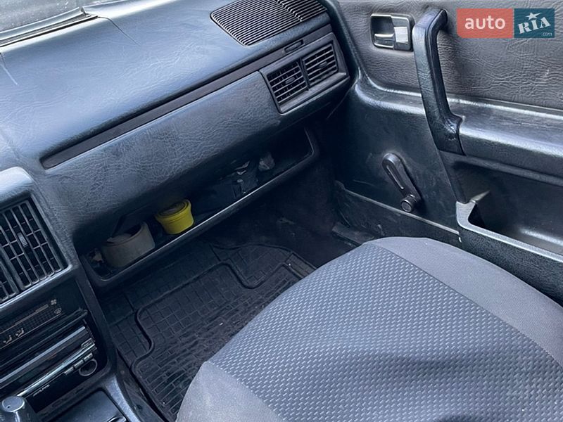 Седан Audi 100 1982 в Хотині