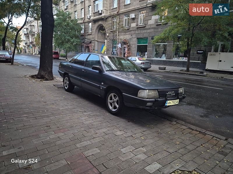 Audi 100