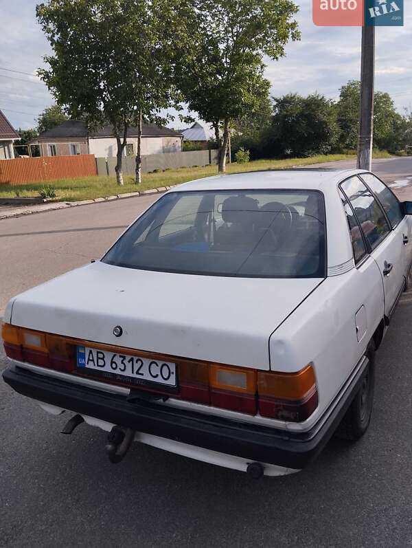 Audi 100