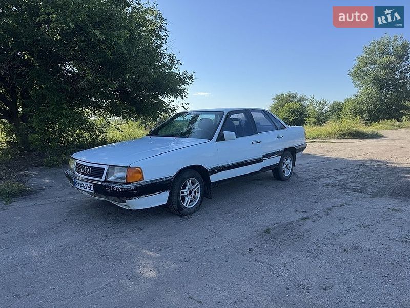 Седан Audi 100 1983 в Павлограде